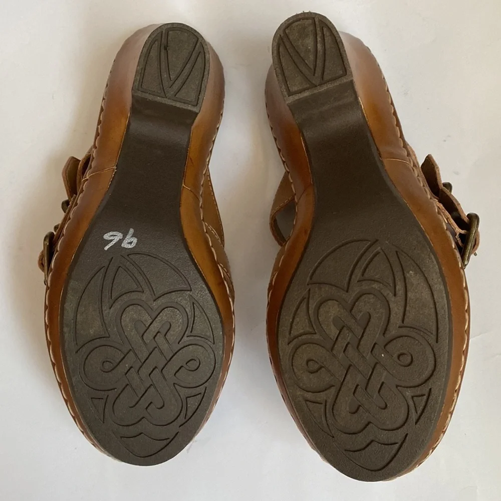 Women's Sonoma Natural Daunt Tan Wedge‎ Peep Toe Sandals with Buckle, Size 7.5M